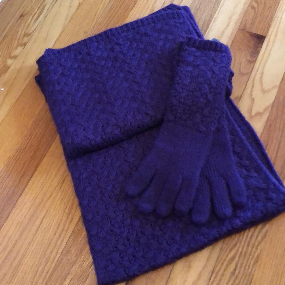 Scarf and gloves